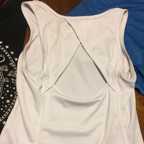 💪 - Old Navy White Keyhole Tank - Picture 3 of 3